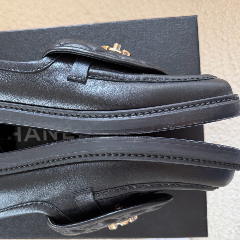 Chanel Classic Turnlock Loafers Flats Moccasins Black Lambskin Leather sz 38.5 - Picture 6 of 8